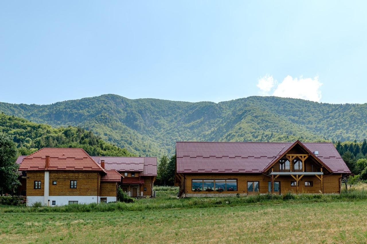 House Mrzlin Grad Pensionat Korenica Exteriör bild